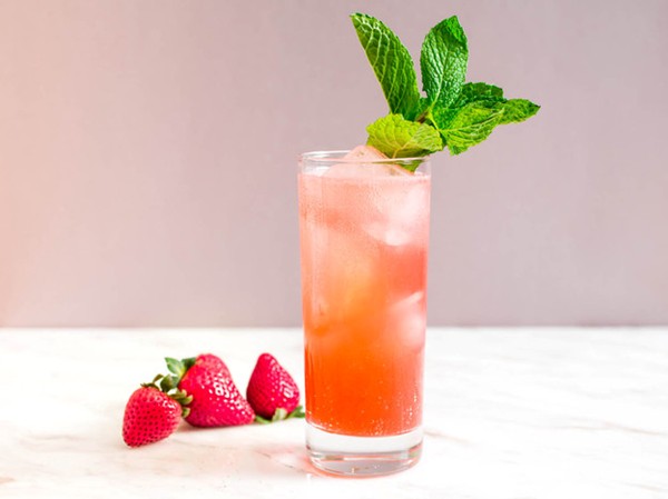 Strawberry-mint sparkler