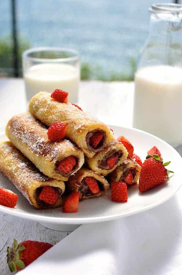 Strawberry Nutella French toast roll ups