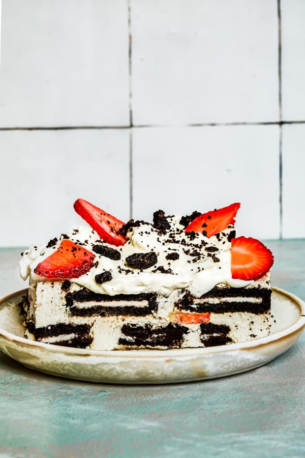 Strawberry Oreo icebox cake