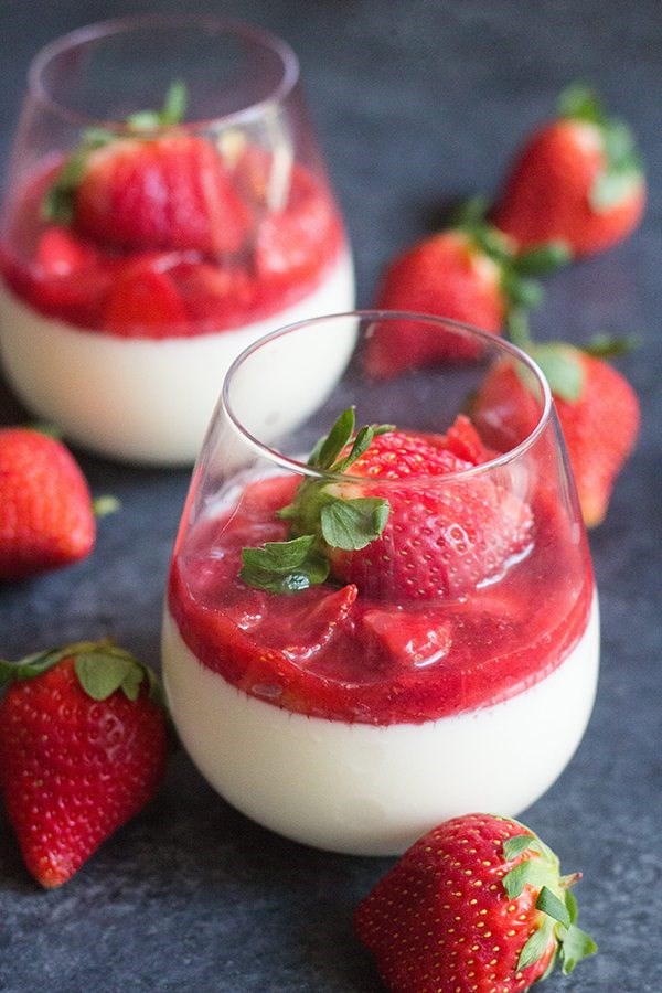 Strawberry panna cotta 