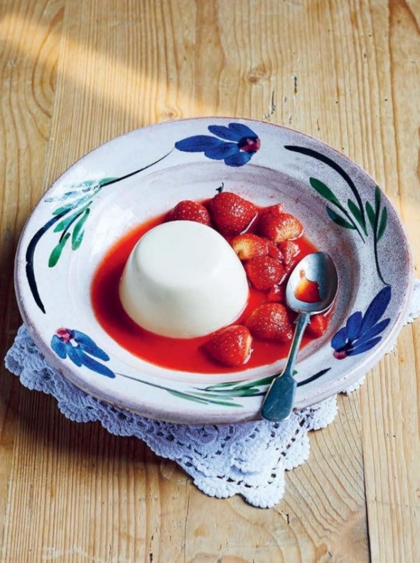 Strawberry panna cotta