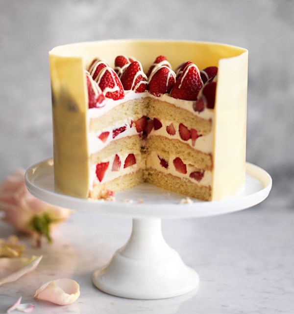 Strawberry, passionfruit and white chocolate cake