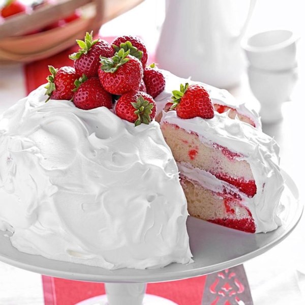 Strawberry poke cake 