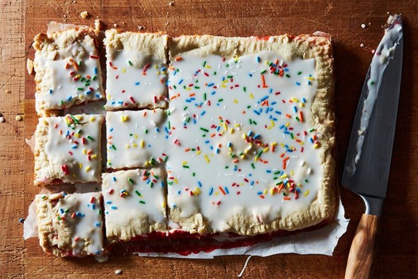 Strawberry Pop-Tart slab pie