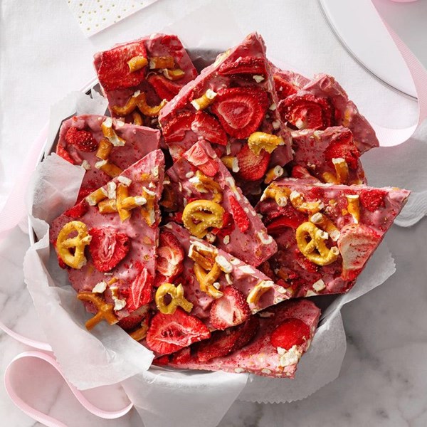 Strawberry pretzel bark