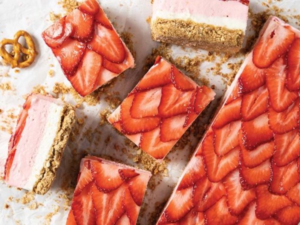 Strawberry-pretzel bars