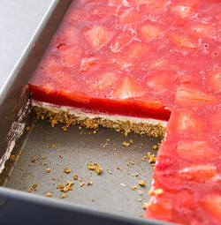 Strawberry pretzel salad