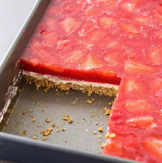 Strawberry pretzel salad