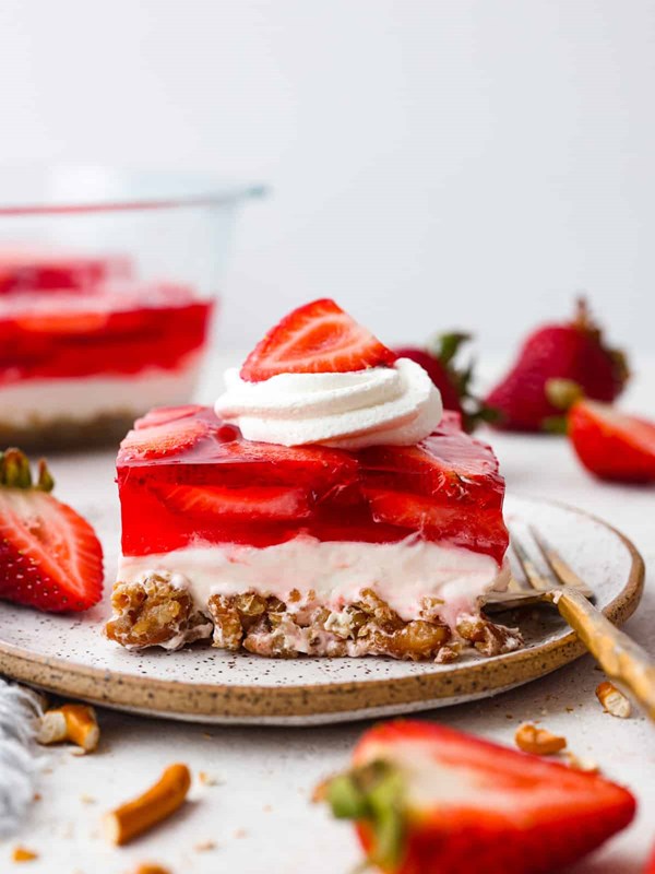 Strawberry pretzel salad