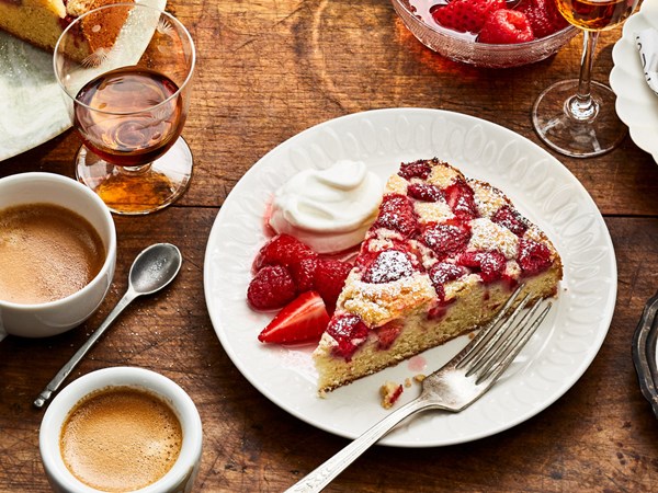 Strawberry-raspberry cake