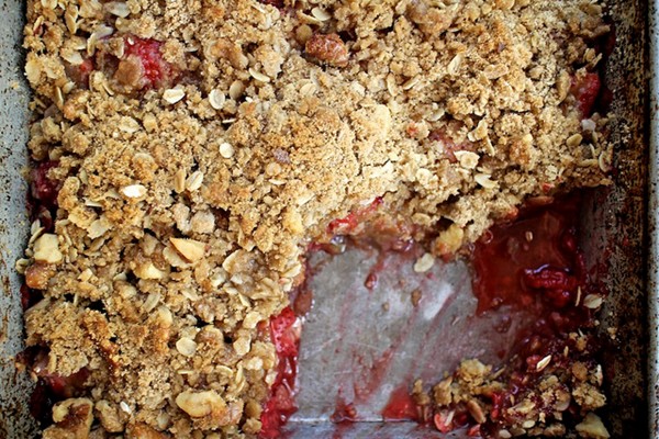 Strawberry raspberry crisp