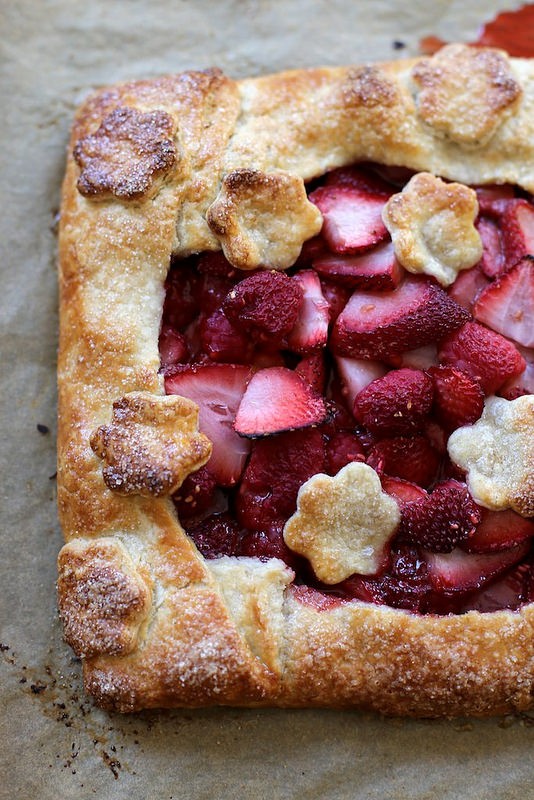 Strawberry raspberry crostata