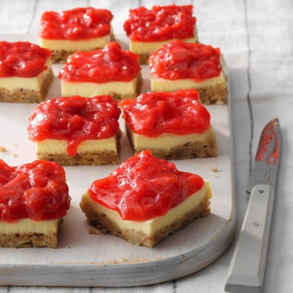 Strawberry rhubarb cheesecake bars