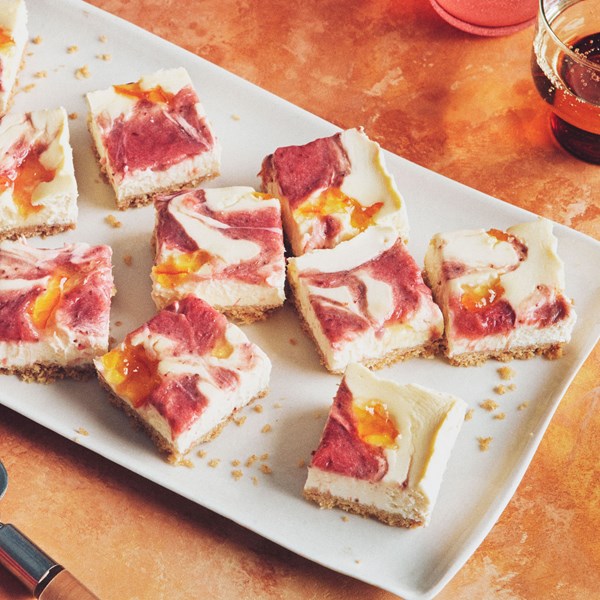 Strawberry-rhubarb cheesecake bars