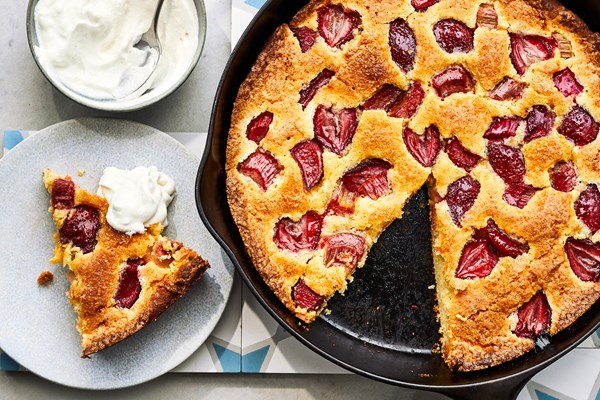 Strawberry-rhubarb cornmeal skillet cake