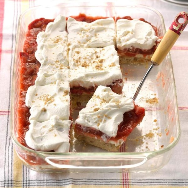 Strawberry-rhubarb cream dessert