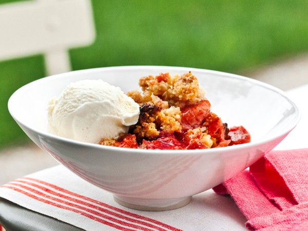 Strawberry rhubarb crisp