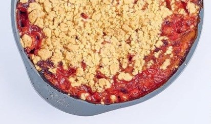 Strawberry-rhubarb crumble