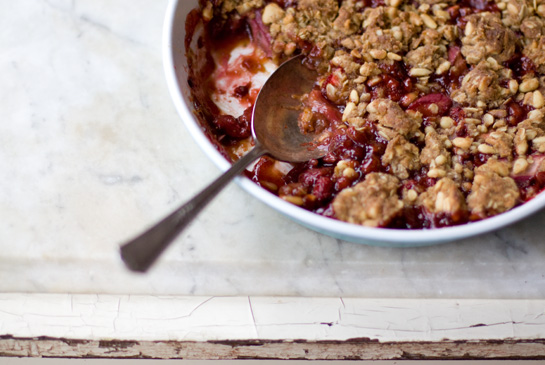 Strawberry rhubarb crumble