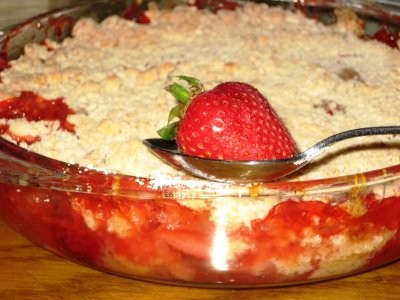 Strawberry-rhubarb crumble