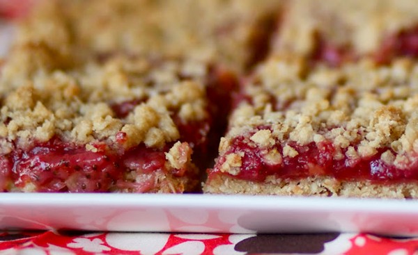 Strawberry rhubarb crumble bars