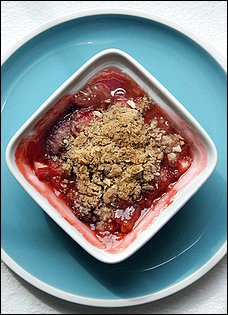 Strawberry rhubarb crumbles