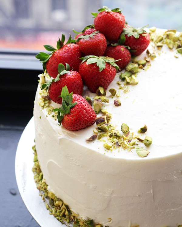 Strawberry-rhubarb dream cake