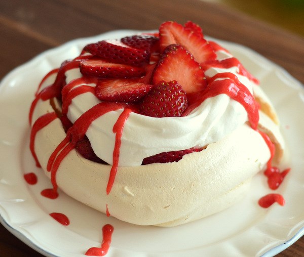 Strawberry rhubarb Pavlovas