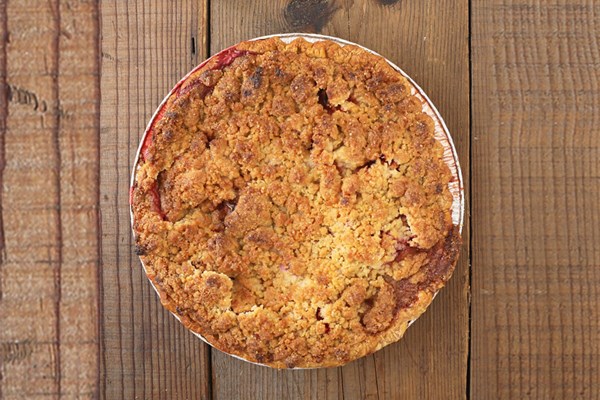 Strawberry rhubarb pie with ginger crumb topping