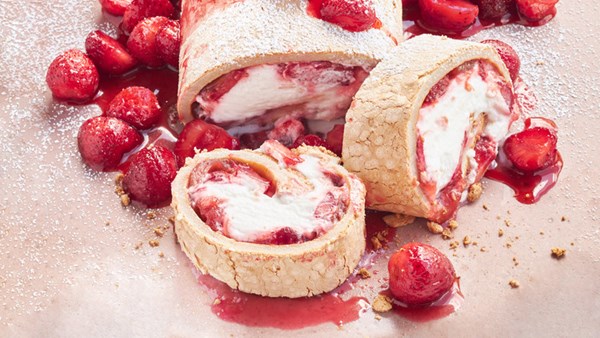 Strawberry-rhubarb rolled Pavlova