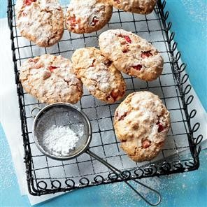 Strawberry ricciarelli