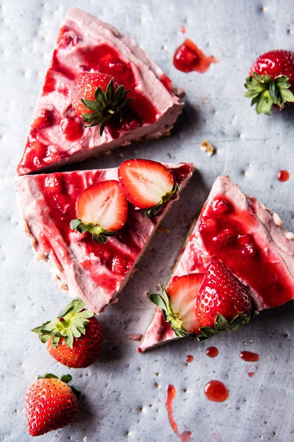 Strawberry ripple almond cheesecake