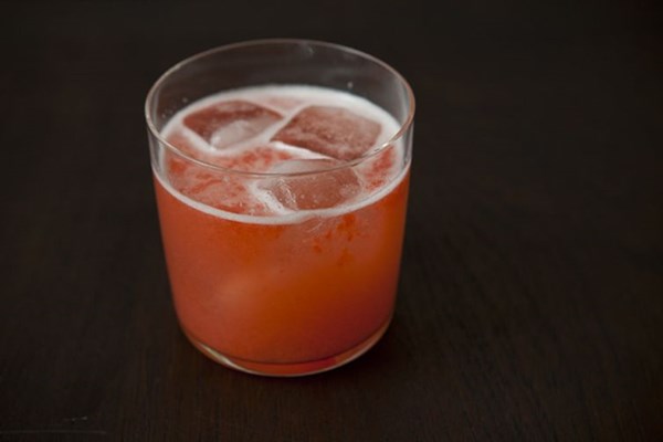 Strawberry rosé spritzer