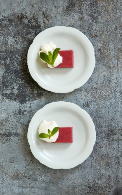 Strawberry rum baba (Ichigo baba roa)