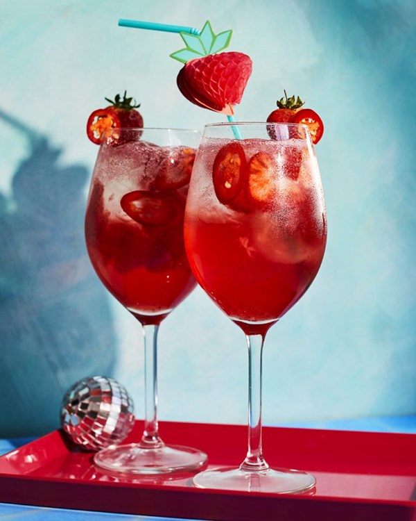 Strawberry scorcher spritz