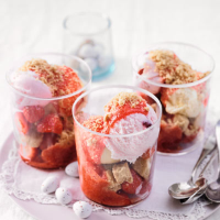 Strawberry shortbread sundaes