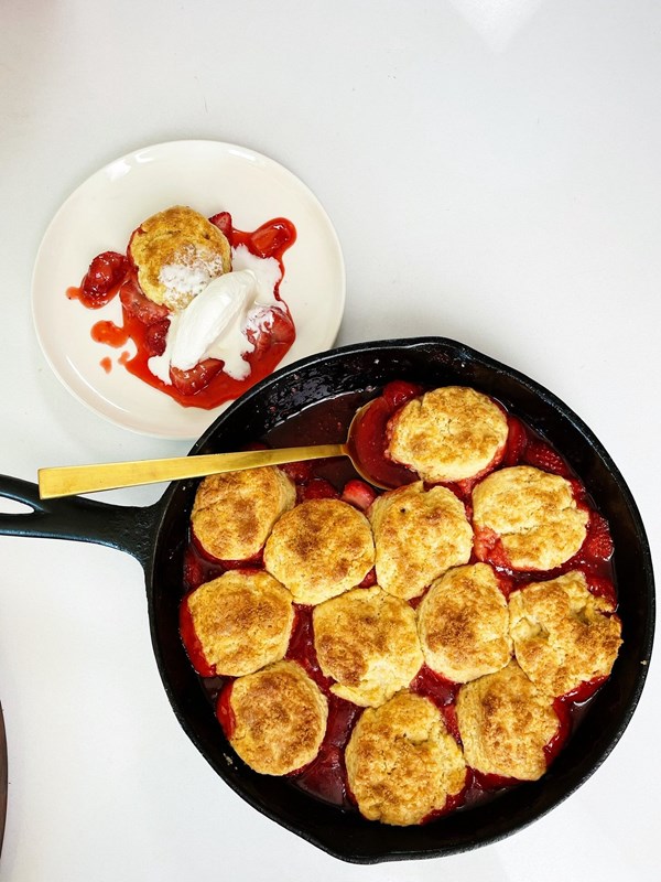 Strawberry shortcake cobbler