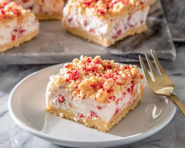Strawberry shortcake crumble bars
