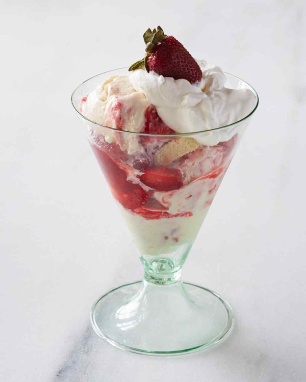 Strawberry shortcake sundaes