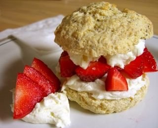 Strawberry shortcakes with mascarpone cream