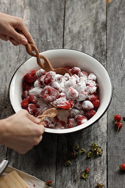 Strawberry skillet pie