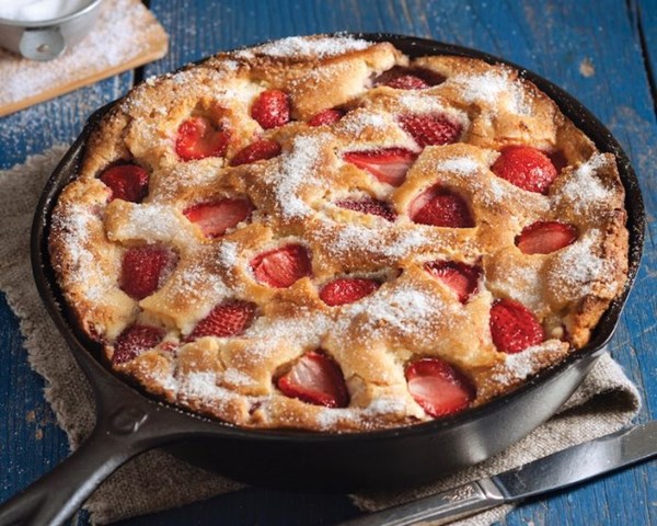 Strawberry skillet pound cake
