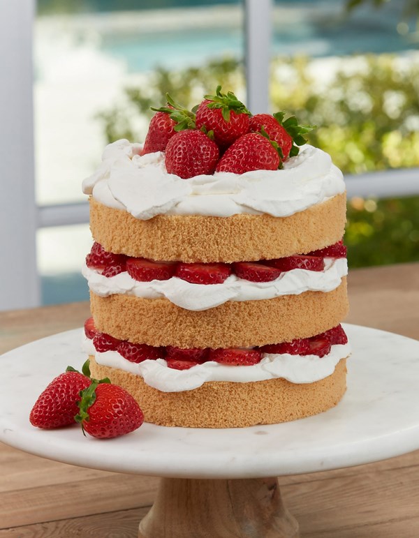 Strawberry solstice cake