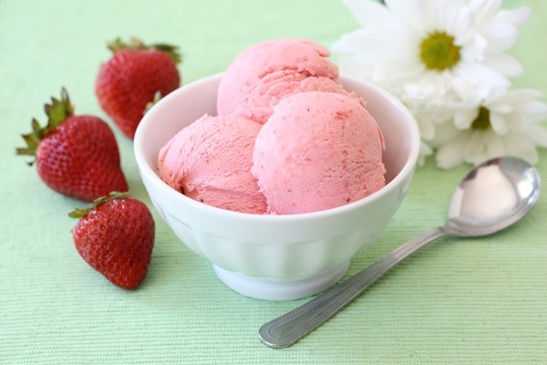 Strawberry sour cream ice cream
