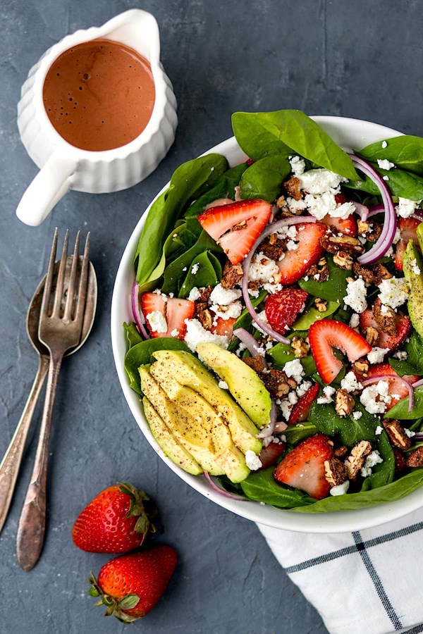 Strawberry spinach salad with strawberry dressing