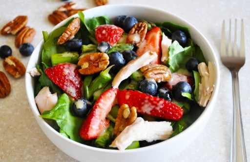 Strawberry spinach salad with turkey or chicken