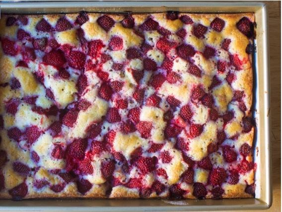 Strawberry summer sheet cake