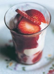 Strawberry sundae