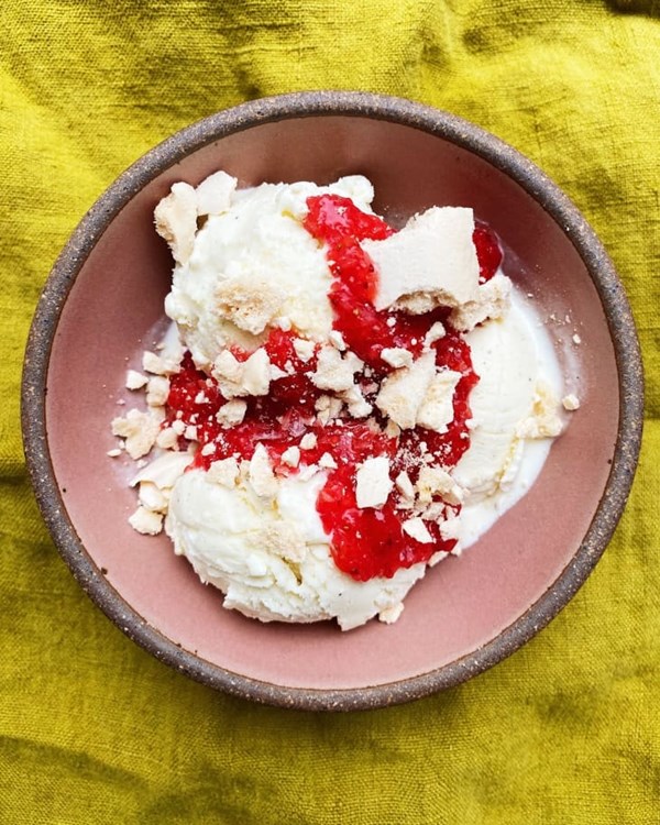 Strawberry sundae