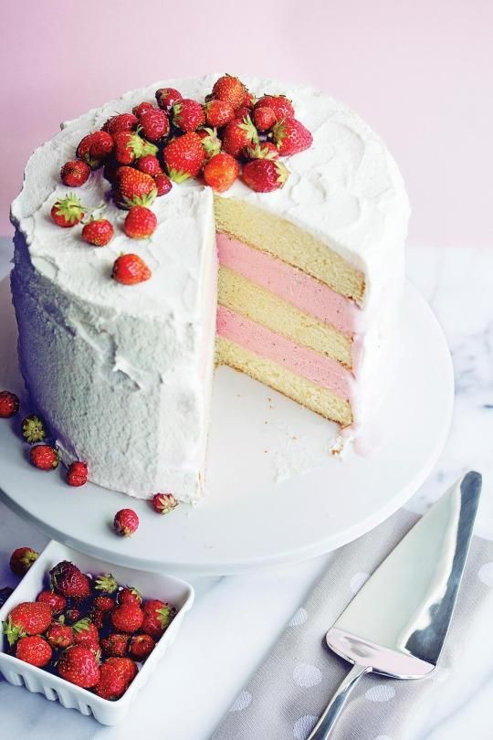 Strawberry sundae cake